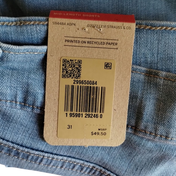 NWT Levi's Women's Light Blue Denim Shorts Size 31 - Picture 5 of 7